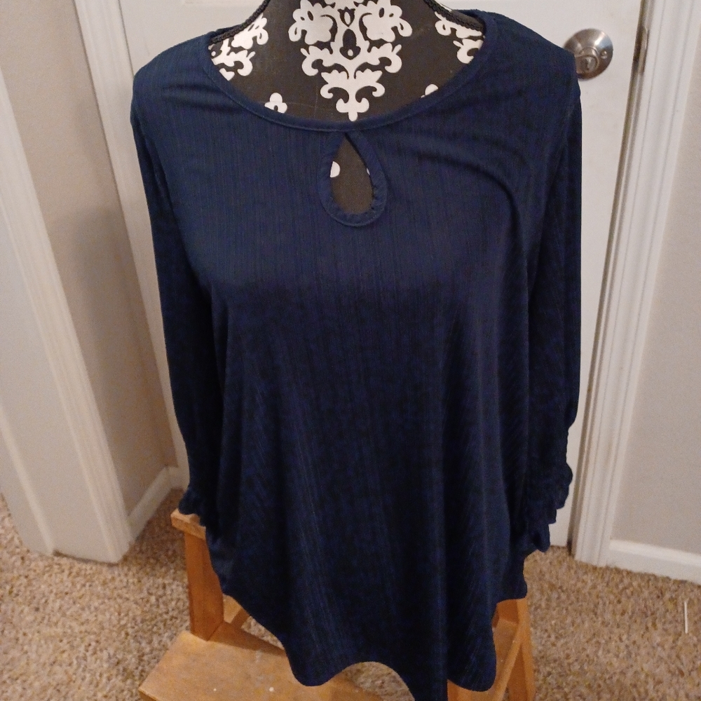 Navy long- sleeved top